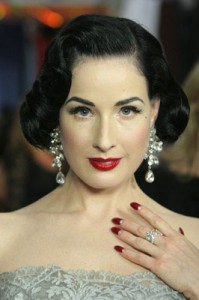 dita-von-teese-unghie